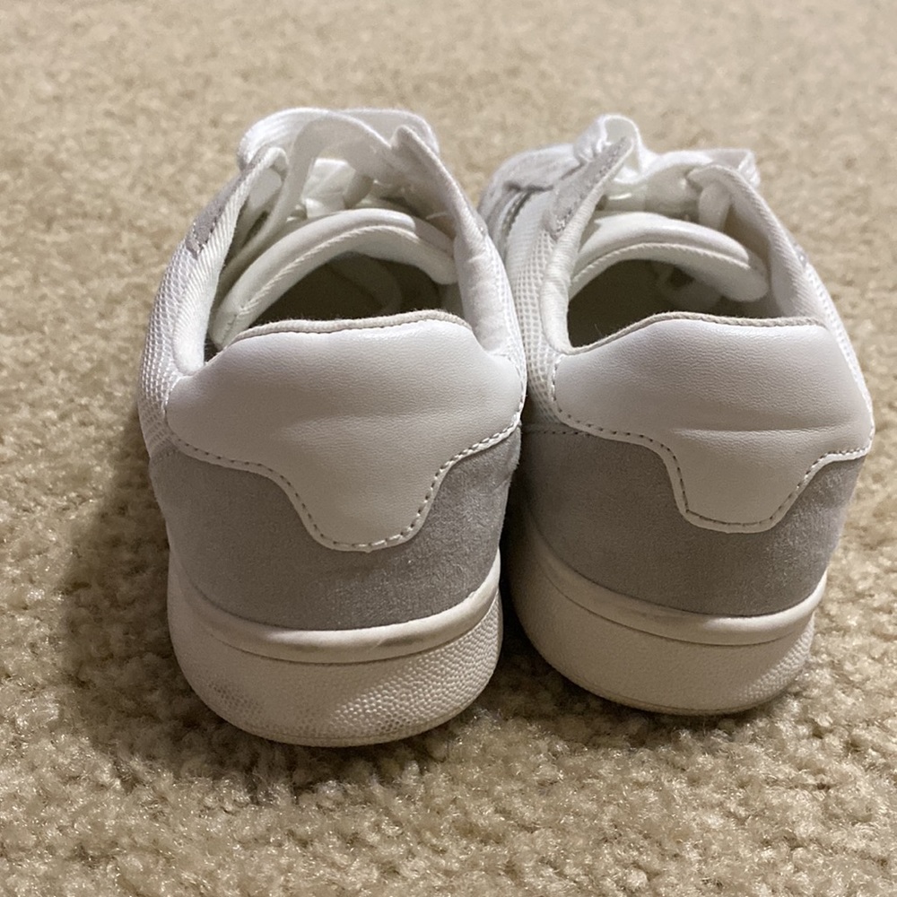 Sneakers - Picture 4 of 5